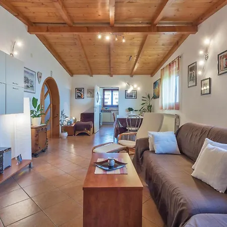 Apartment Beautiful In Pula