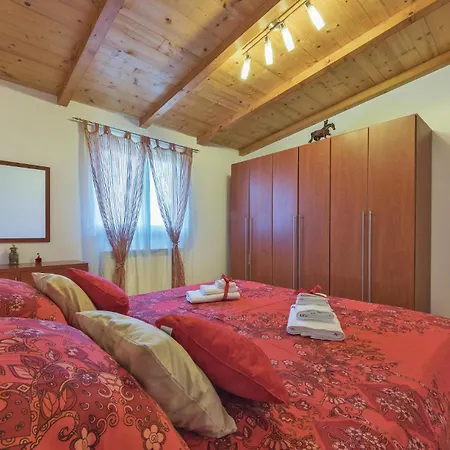 Awesome Apartment In Pula Pula