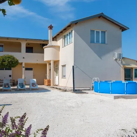 Amazing Apartment In Pula With Wifi Appartement