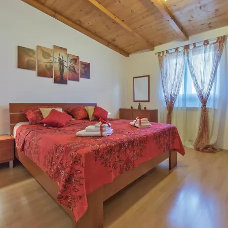 Appartement Awesome Apartment In Pula *